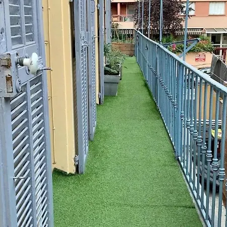 3 Pièces Près Du Port De * Nice